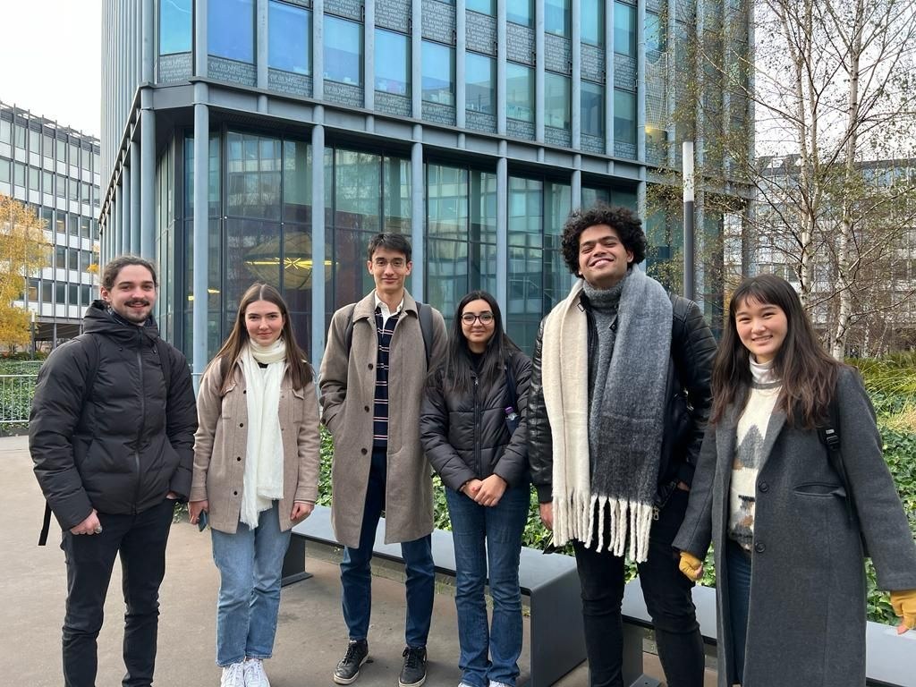 Premiers membres du collectif réunis sur le campus le 22 novembre 2023