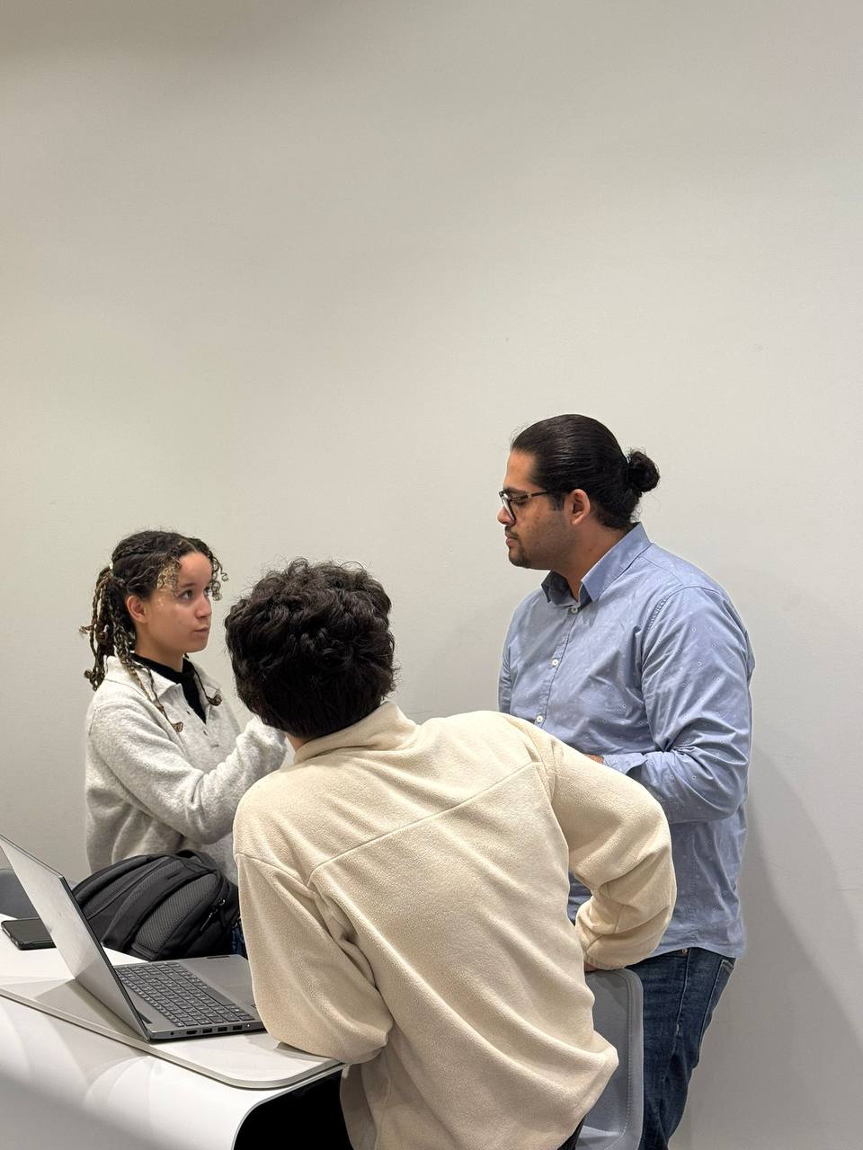 Discussion scientifique entre membres de CHEMIX